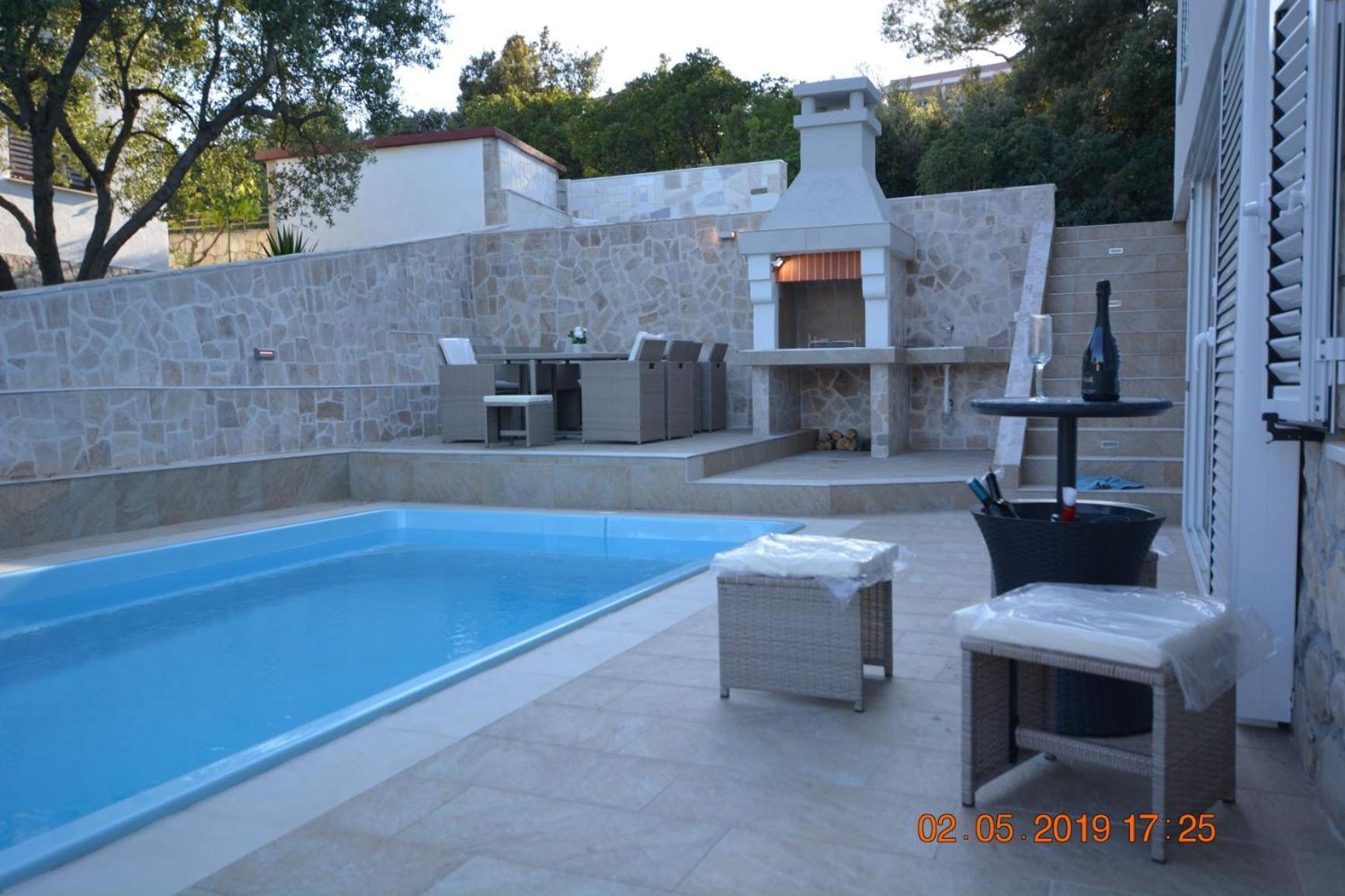 Sealodge - Luxe Villa, Private Pool, Mooring, Parking, Sea & Mountain View, At 150 M From Idyllic Private Beach Rogac Exterior photo
