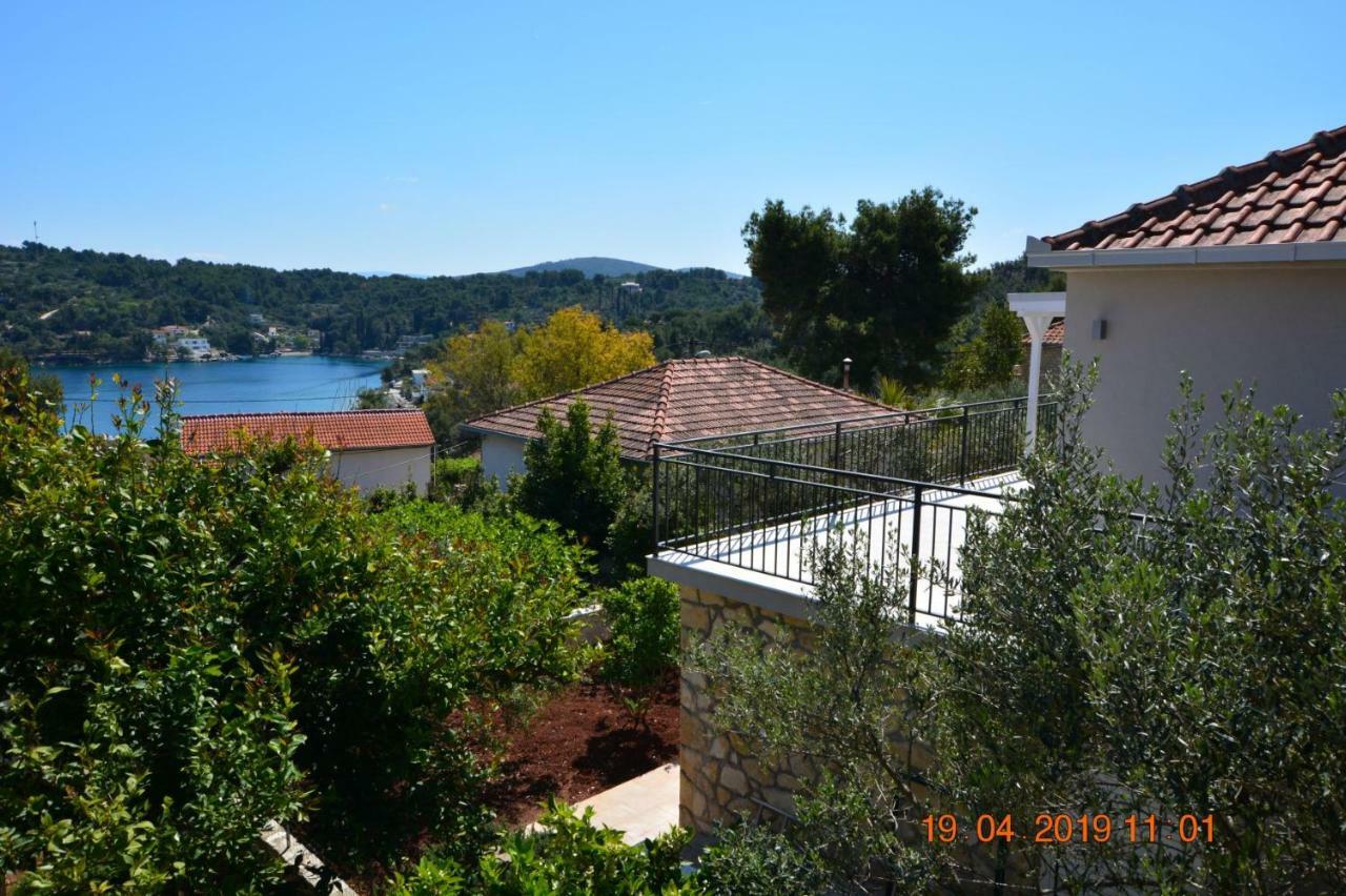Sealodge - Luxe Villa, Private Pool, Mooring, Parking, Sea & Mountain View, At 150 M From Idyllic Private Beach Rogac Exterior photo