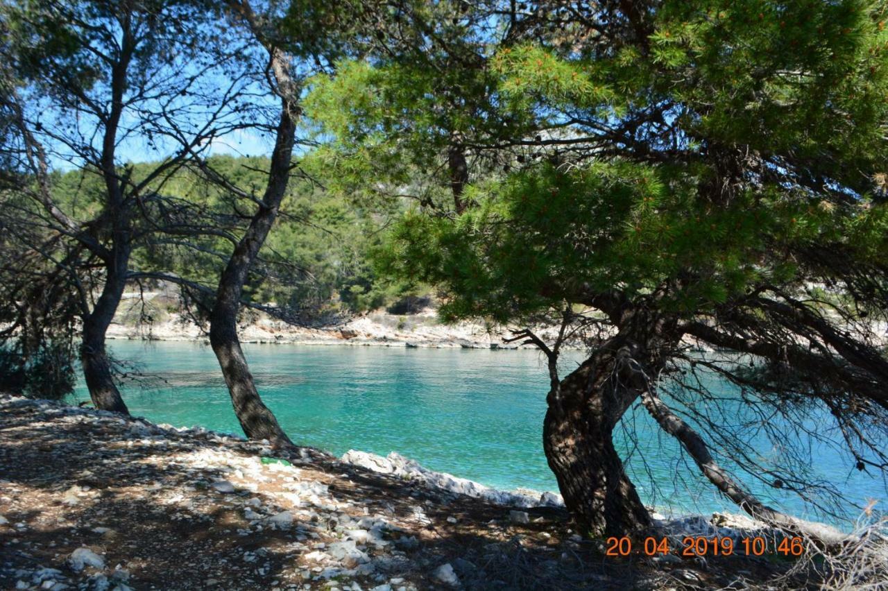 Sealodge - Luxe Villa, Private Pool, Mooring, Parking, Sea & Mountain View, At 150 M From Idyllic Private Beach Rogac Exterior photo