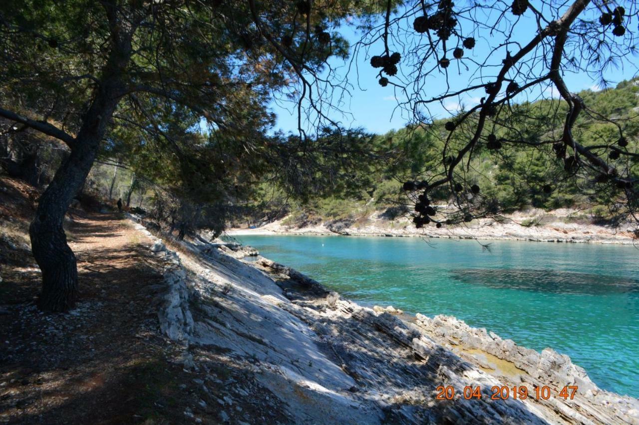 Sealodge - Luxe Villa, Private Pool, Mooring, Parking, Sea & Mountain View, At 150 M From Idyllic Private Beach Rogac Exterior photo