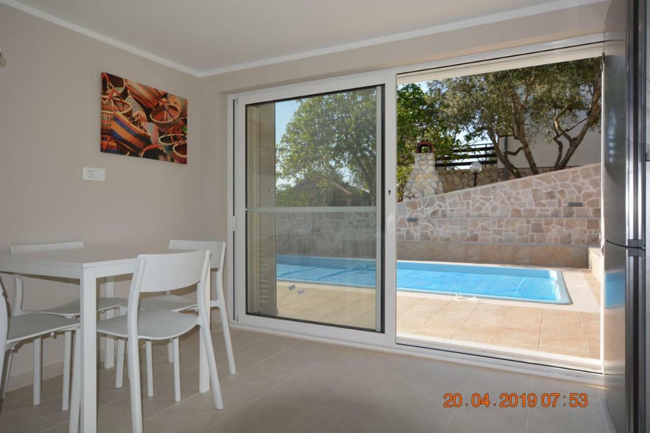 Sealodge - Luxe Villa, Private Pool, Mooring, Parking, Sea & Mountain View, At 150 M From Idyllic Private Beach Rogac Exterior photo
