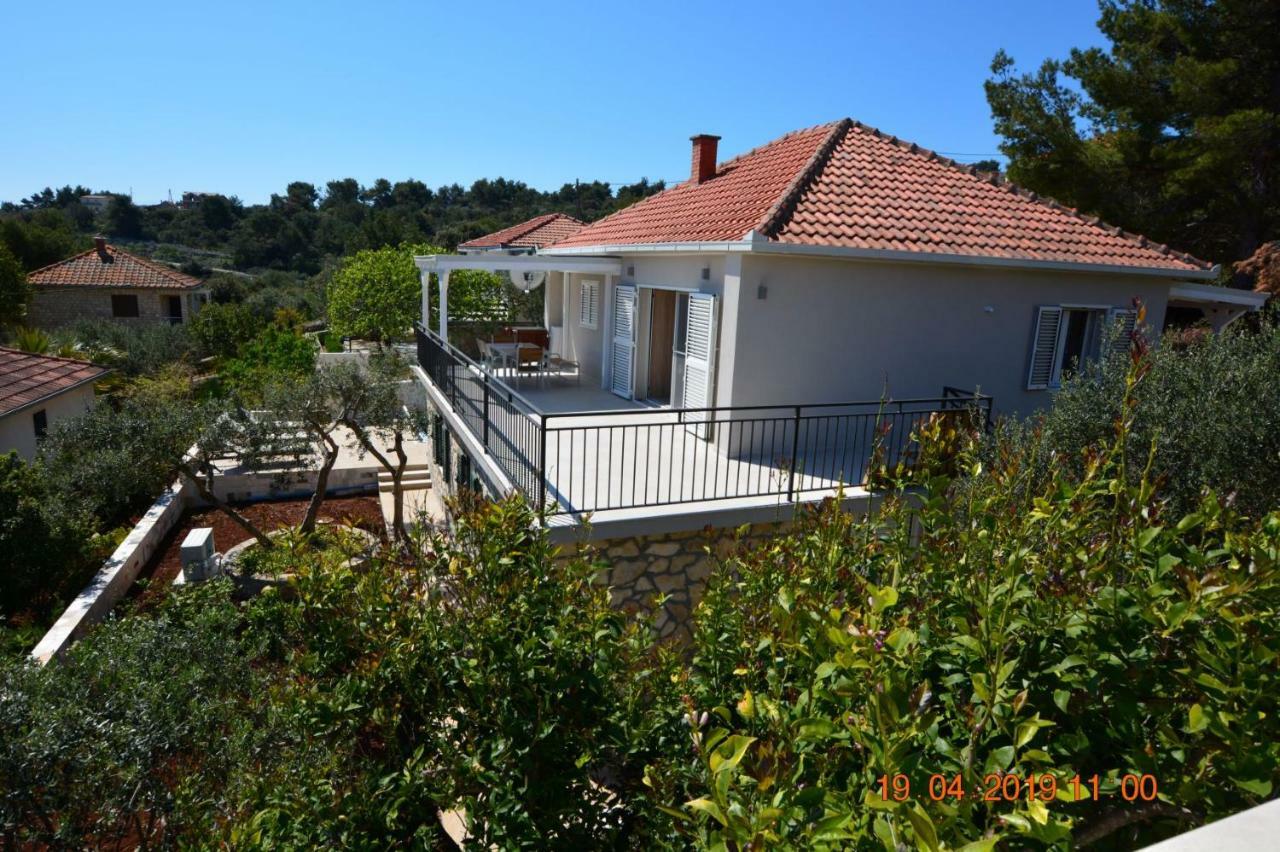 Sealodge - Luxe Villa, Private Pool, Mooring, Parking, Sea & Mountain View, At 150 M From Idyllic Private Beach Rogac Exterior photo