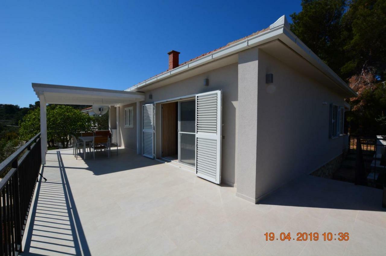 Sealodge - Luxe Villa, Private Pool, Mooring, Parking, Sea & Mountain View, At 150 M From Idyllic Private Beach Rogac Exterior photo