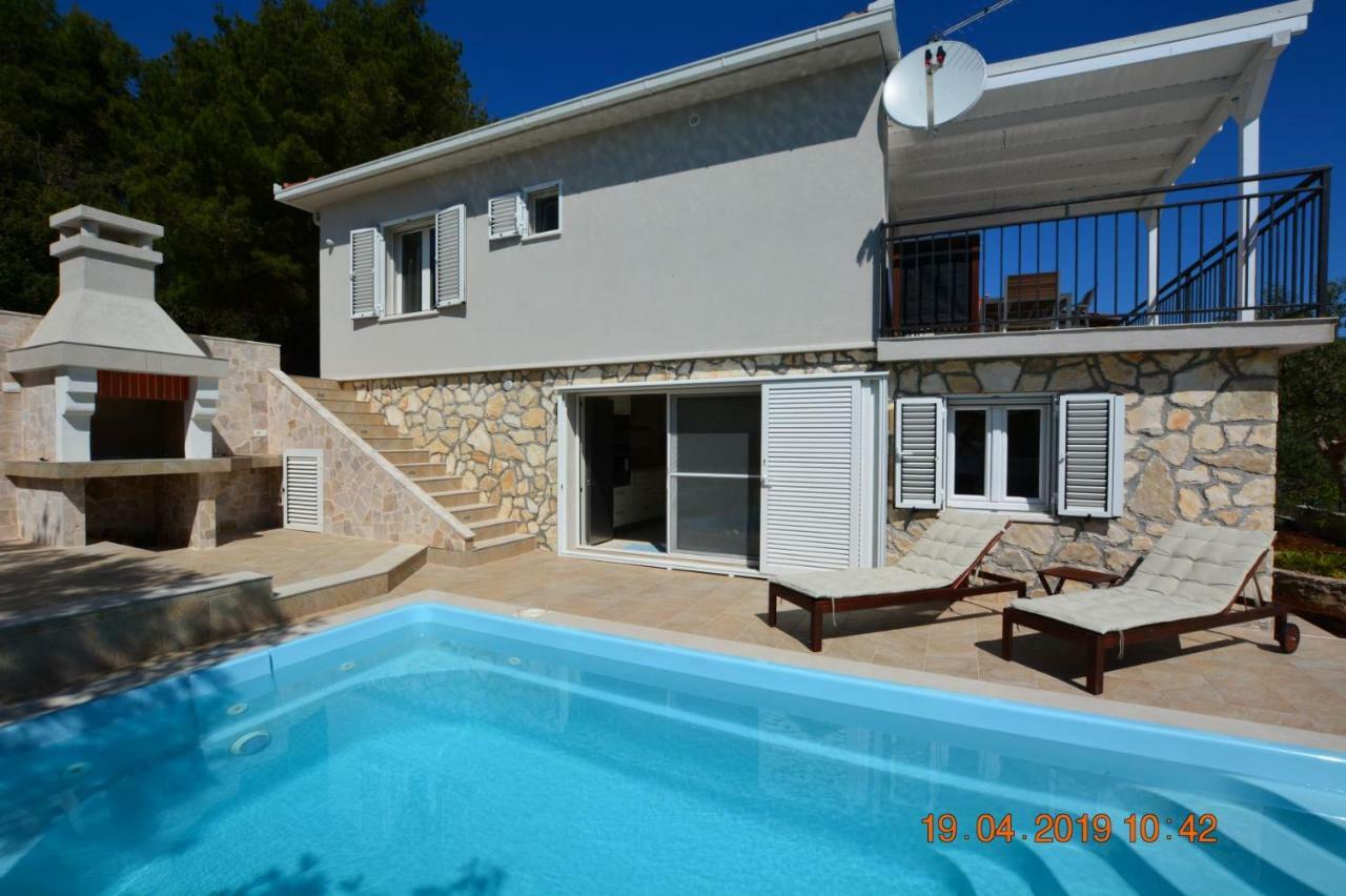 Sealodge - Luxe Villa, Private Pool, Mooring, Parking, Sea & Mountain View, At 150 M From Idyllic Private Beach Rogac Exterior photo