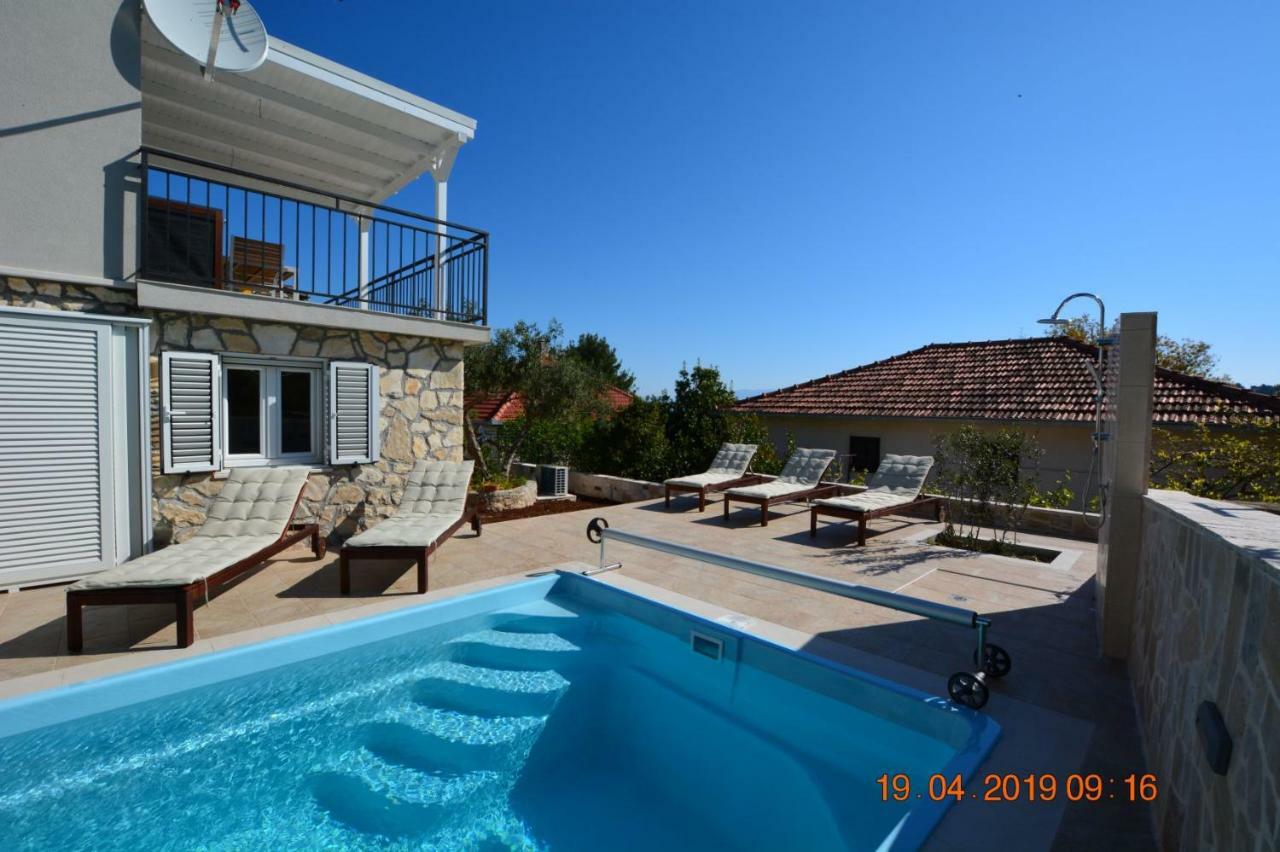 Sealodge - Luxe Villa, Private Pool, Mooring, Parking, Sea & Mountain View, At 150 M From Idyllic Private Beach Rogac Exterior photo