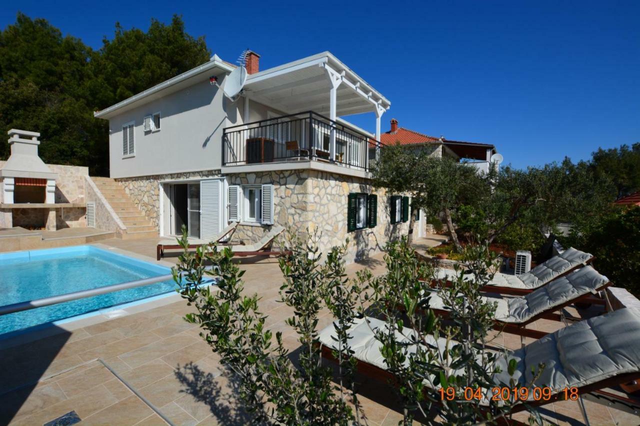 Sealodge - Luxe Villa, Private Pool, Mooring, Parking, Sea & Mountain View, At 150 M From Idyllic Private Beach Rogac Exterior photo