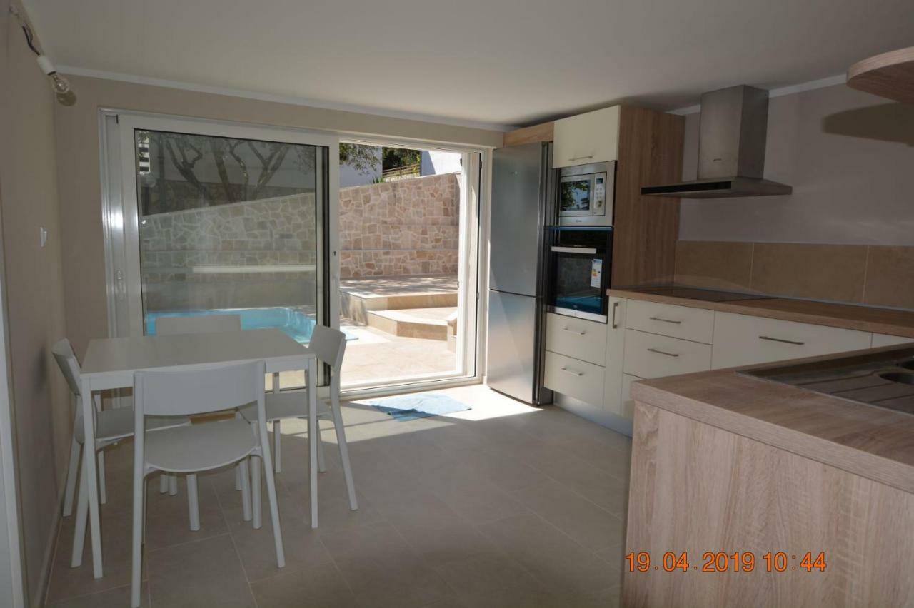 Sealodge - Luxe Villa, Private Pool, Mooring, Parking, Sea & Mountain View, At 150 M From Idyllic Private Beach Rogac Exterior photo