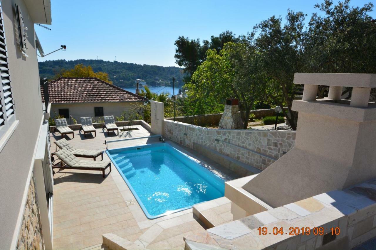 Sealodge - Luxe Villa, Private Pool, Mooring, Parking, Sea & Mountain View, At 150 M From Idyllic Private Beach Rogac Exterior photo