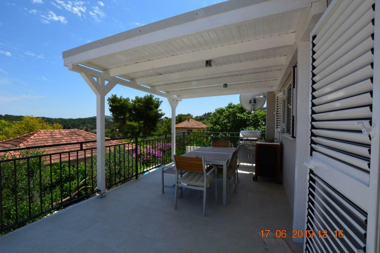Sealodge - Luxe Villa, Private Pool, Mooring, Parking, Sea & Mountain View, At 150 M From Idyllic Private Beach Rogac Exterior photo