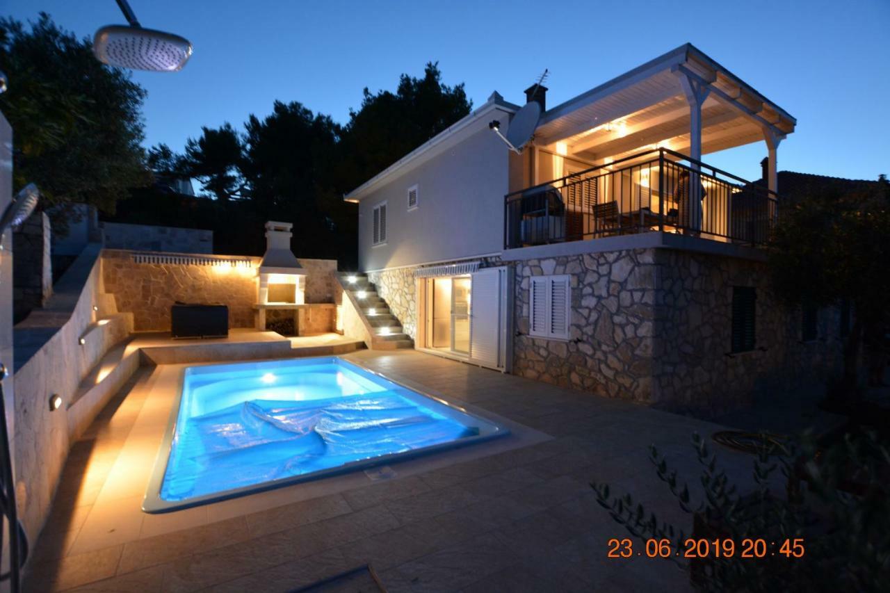 Sealodge - Luxe Villa, Private Pool, Mooring, Parking, Sea & Mountain View, At 150 M From Idyllic Private Beach Rogac Exterior photo