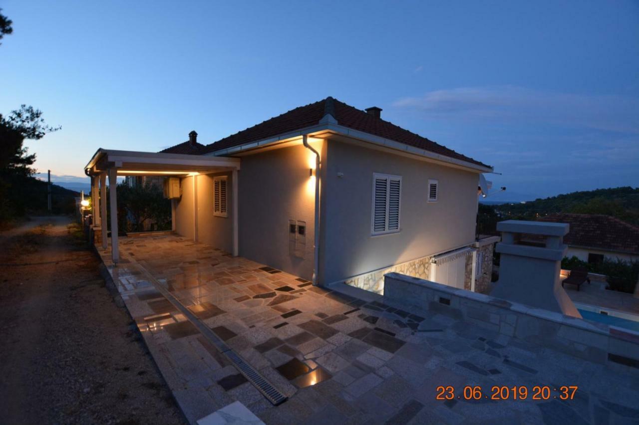 Sealodge - Luxe Villa, Private Pool, Mooring, Parking, Sea & Mountain View, At 150 M From Idyllic Private Beach Rogac Exterior photo