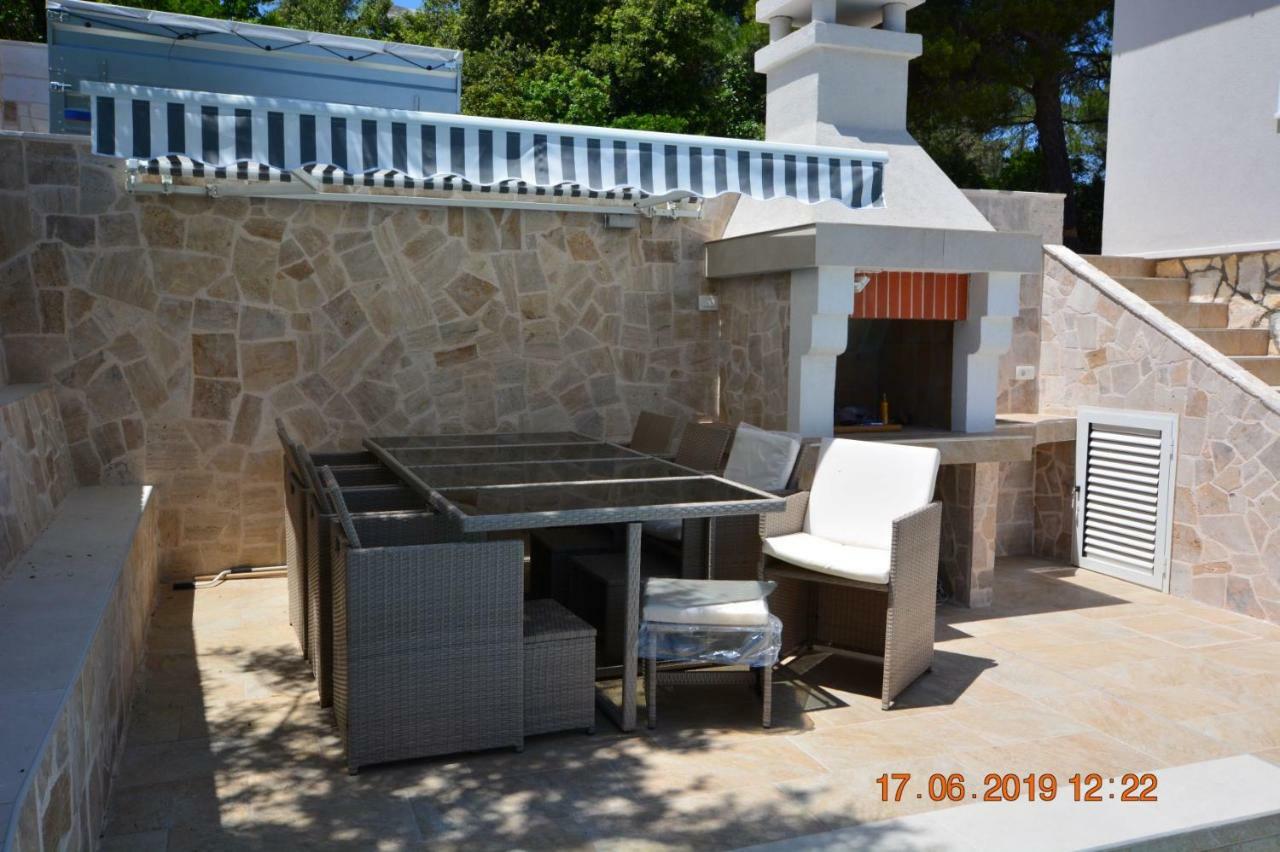 Sealodge - Luxe Villa, Private Pool, Mooring, Parking, Sea & Mountain View, At 150 M From Idyllic Private Beach Rogac Exterior photo