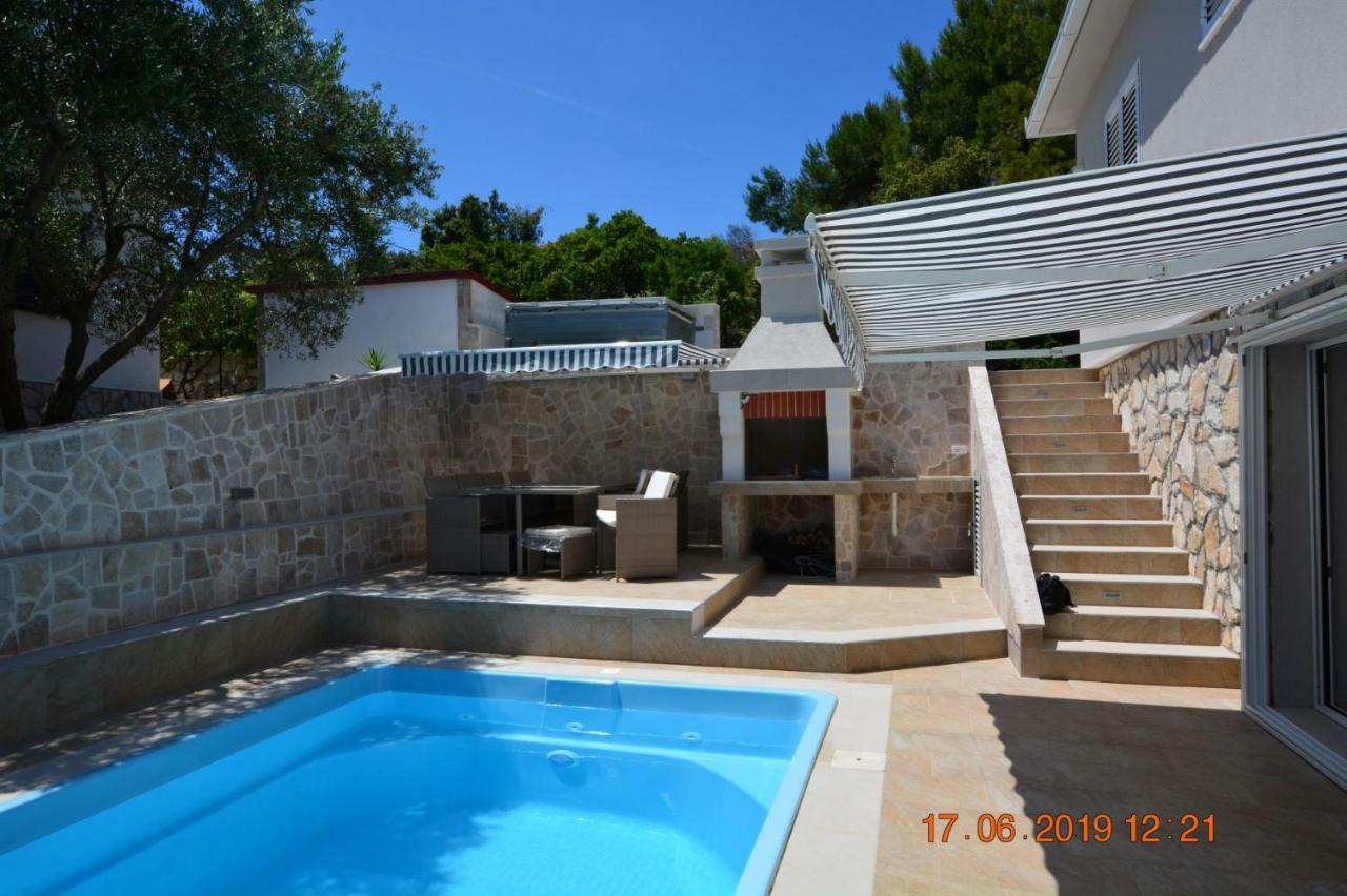 Sealodge - Luxe Villa, Private Pool, Mooring, Parking, Sea & Mountain View, At 150 M From Idyllic Private Beach Rogac Exterior photo