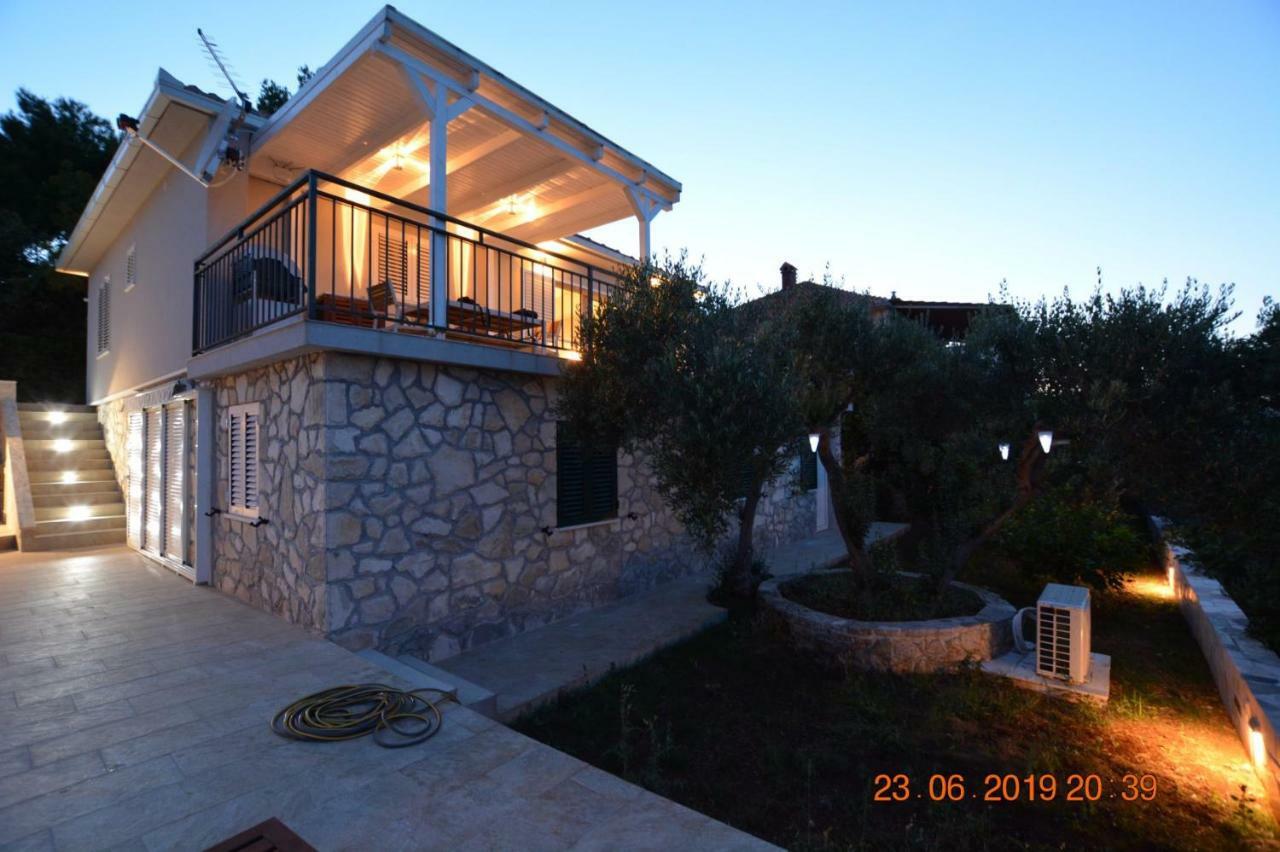 Sealodge - Luxe Villa, Private Pool, Mooring, Parking, Sea & Mountain View, At 150 M From Idyllic Private Beach Rogac Exterior photo